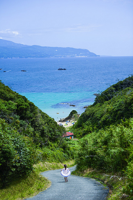 九十浜海水浴場へくだる坂道